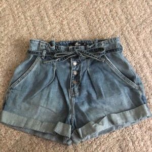 Hollister Curvy High-Rise Mom Shorts